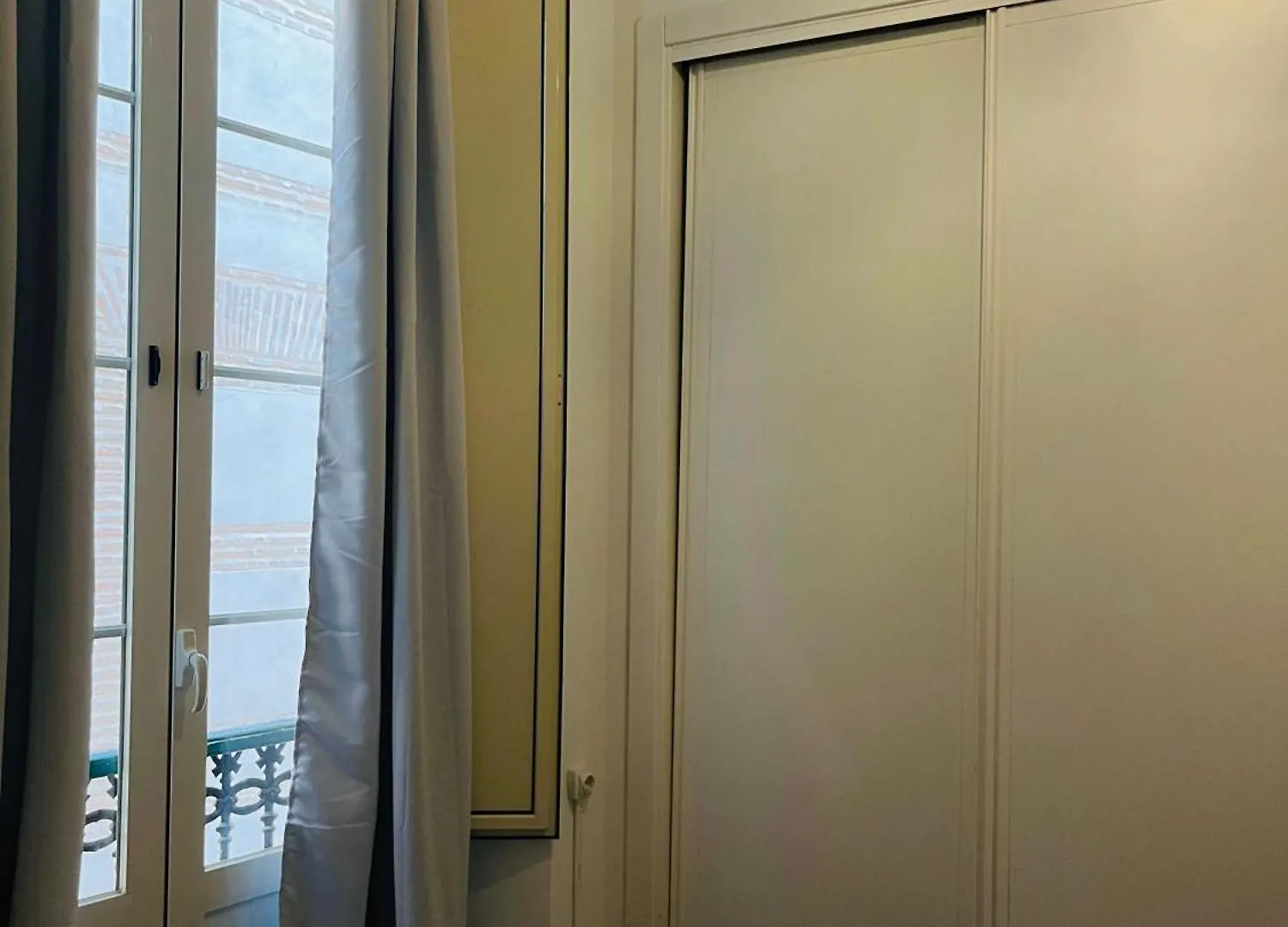 Malak-Rooms Malaga Apartment